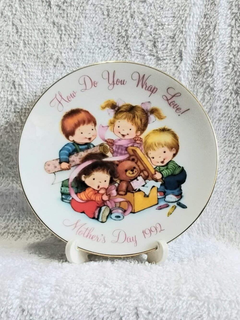 Vintage & Immaculate 5 1/4" Mother's Day Plate 1992 With Display Stand by Avon!!